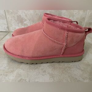 Ugg Ultra Mini Boot size 7